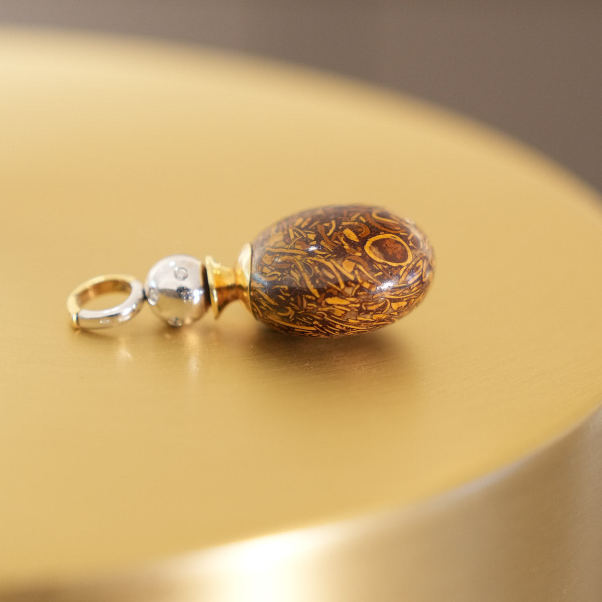 Parfum-Flakon-Anhänger aus Gold mit Bildjaspis