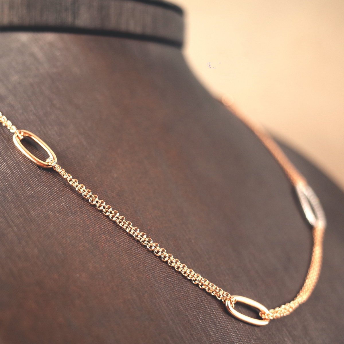 Collier in Roségold mit Oval mit Diamantenpavé - V. Gasser 1873