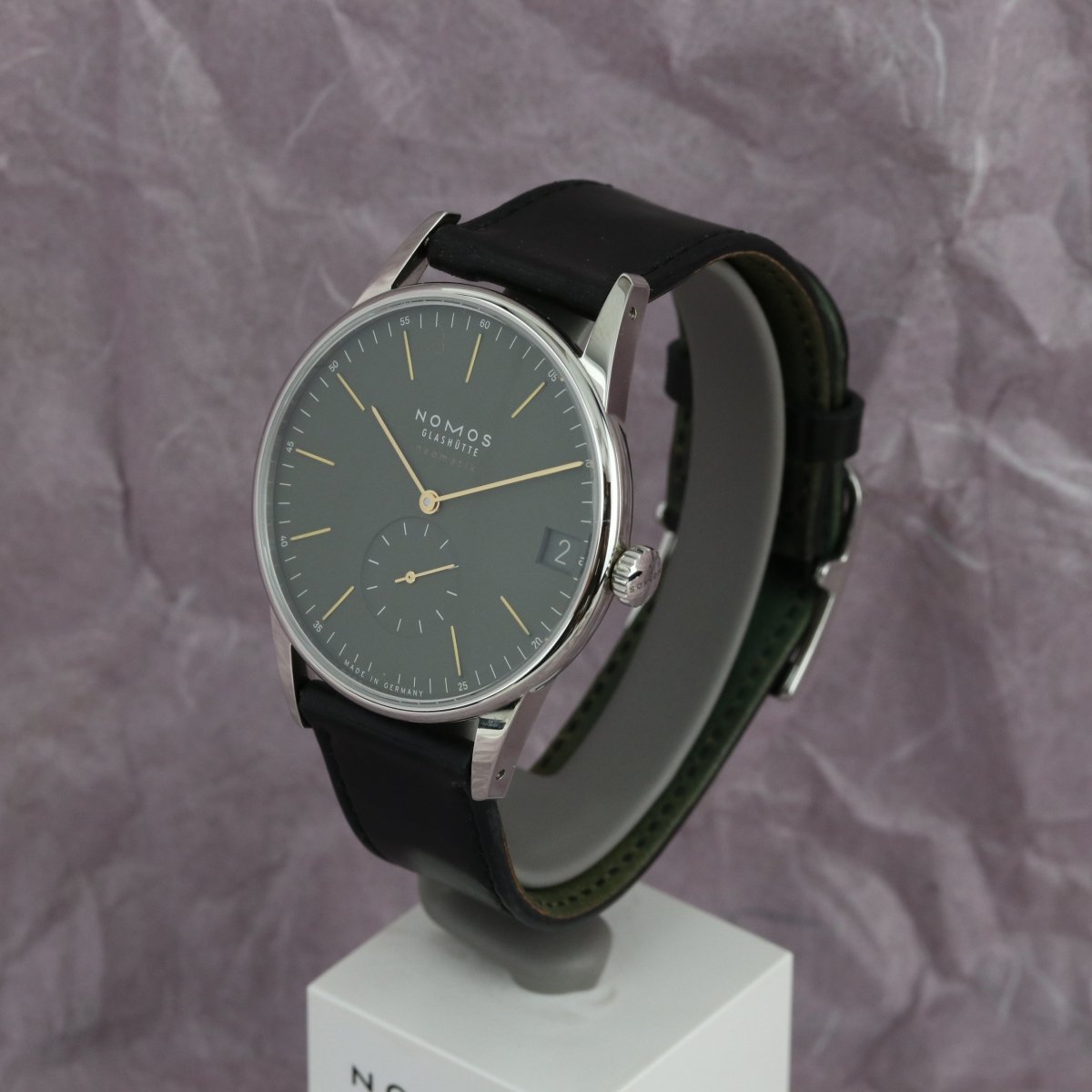 Nomos Orion neomatik 41 date olive gold 364 - V. Gasser 1873