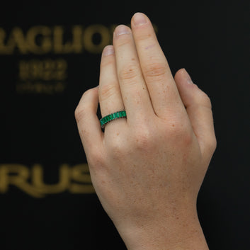 18 kt geschwärzter Weißgoldring mit 3,23 ct Smaragden aus Sambia