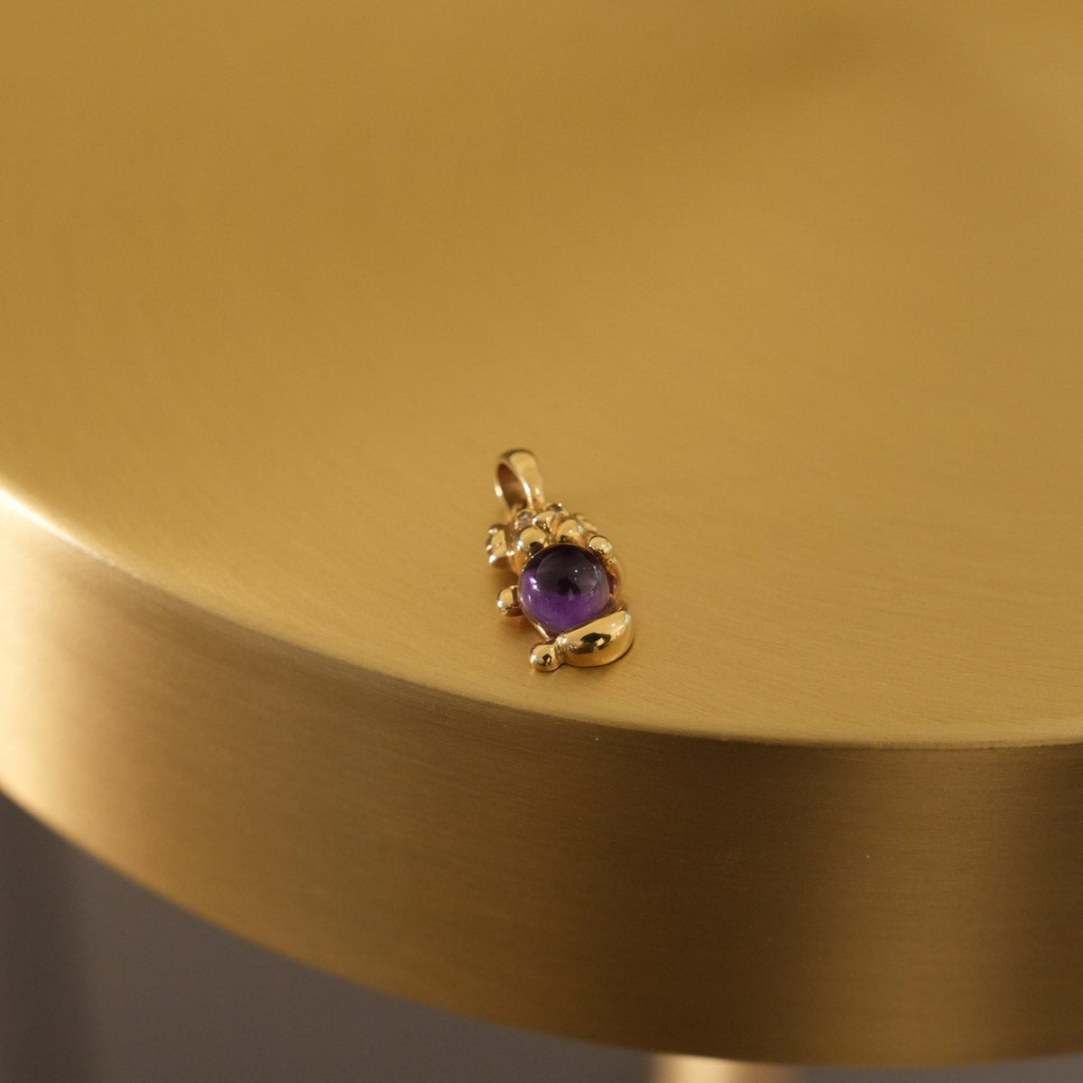 Anhänger aus Gold mit Amethyst und Diamanten in Bärenform - V. Gasser 1873