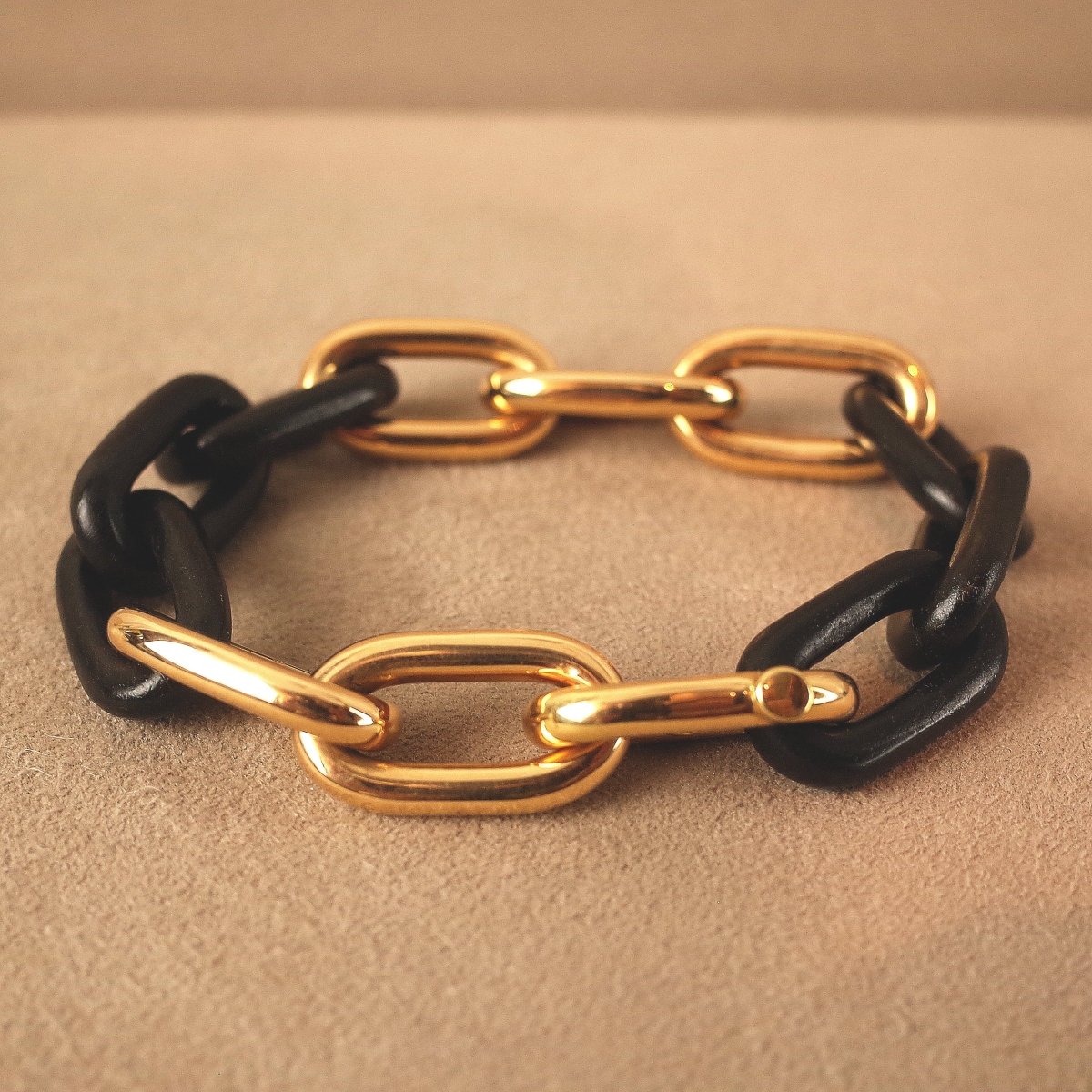 Armband in Gelbgold mit Elementen in Ebenholz - V. Gasser 1873