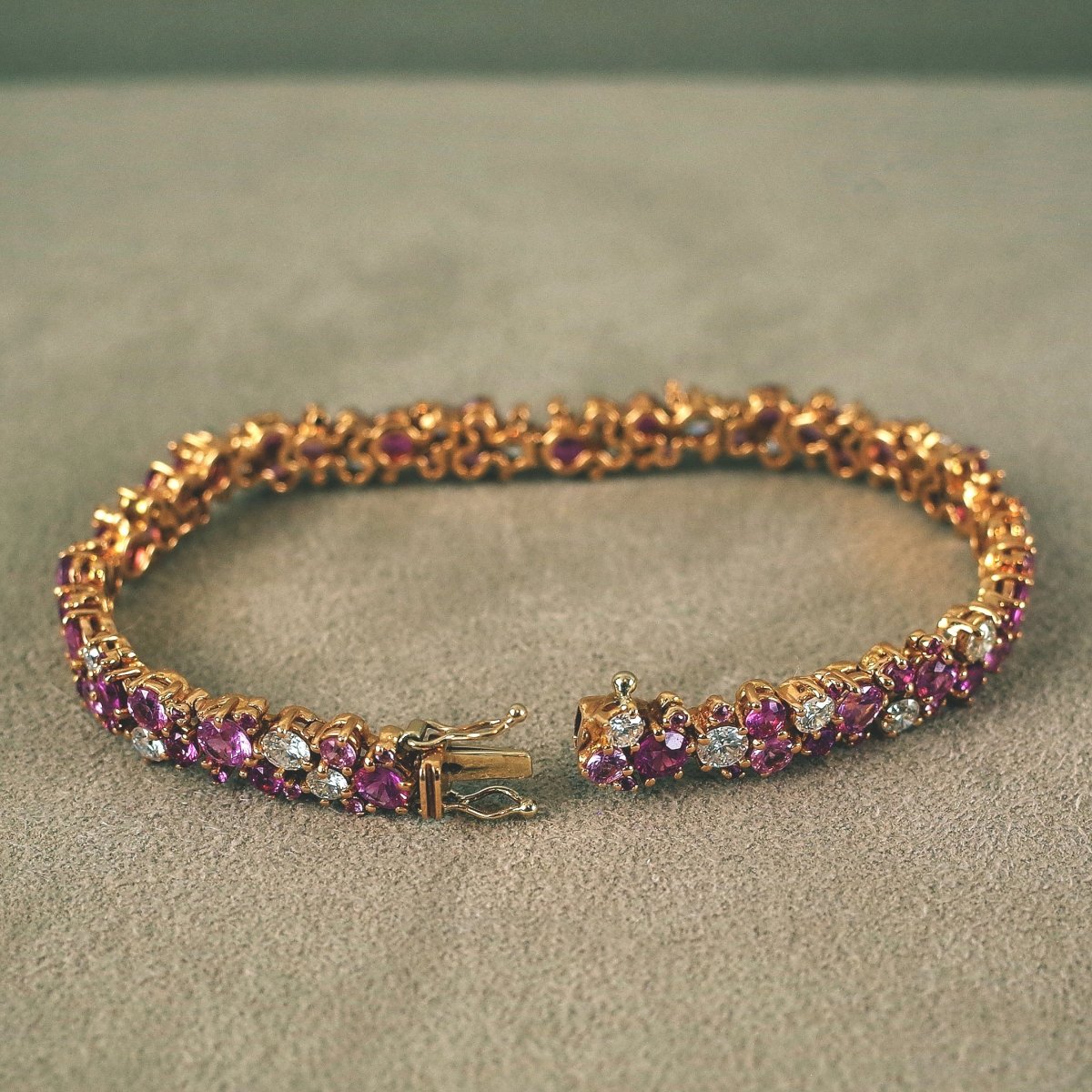 Armband in Gold mit Diamanten und rosa Saphiren - V. Gasser 1873