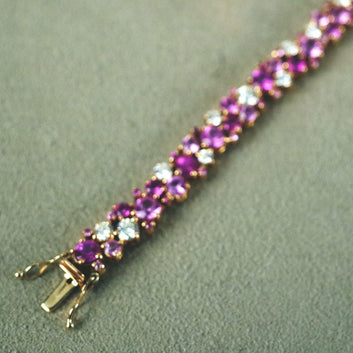 Armband in Gold mit Diamanten und rosa Saphiren