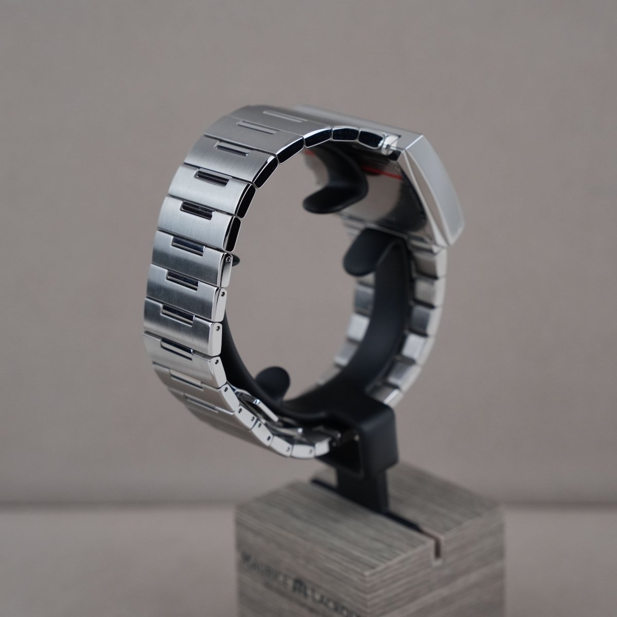 Gucci Time Only YA100306 - V. Gasser 1873