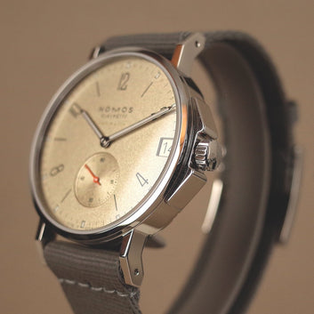 Nomos Ahoi neomatik 38 Datum sand 527