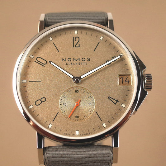 Nomos Ahoi neomatik 38 Datum sand 527