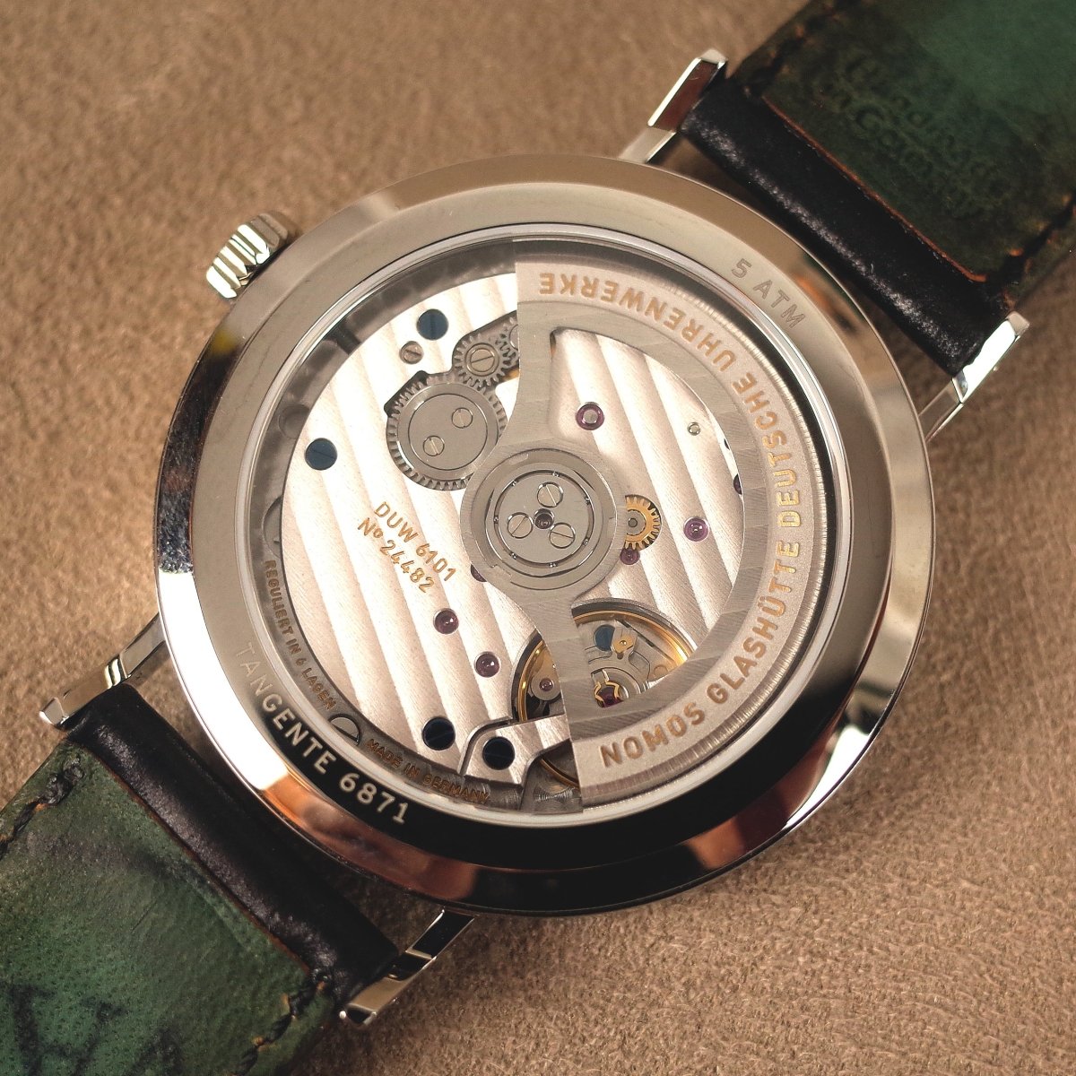 Nomos Tangente neomatik 41 Update nachtblau 182 - V. Gasser 1873