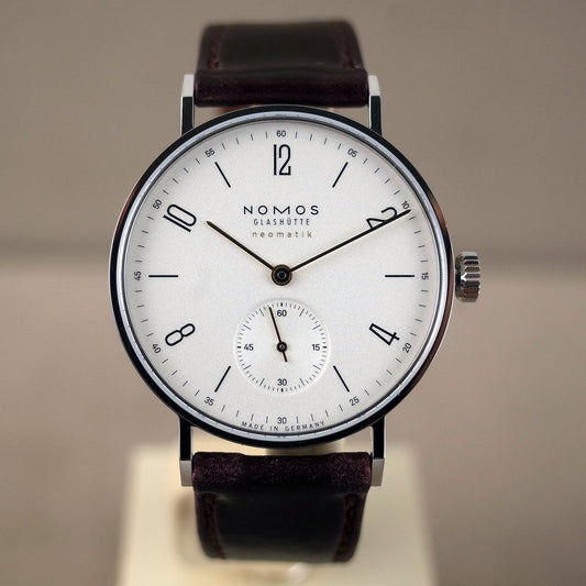 Nomos Tangente neomatik doré 192