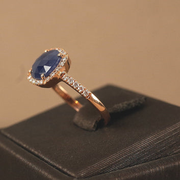 Saphir Ring mit Diamanten
