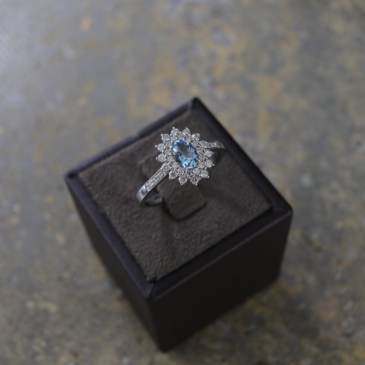 Aquamarin-Ring mit Brillanten - V. Gasser 1873