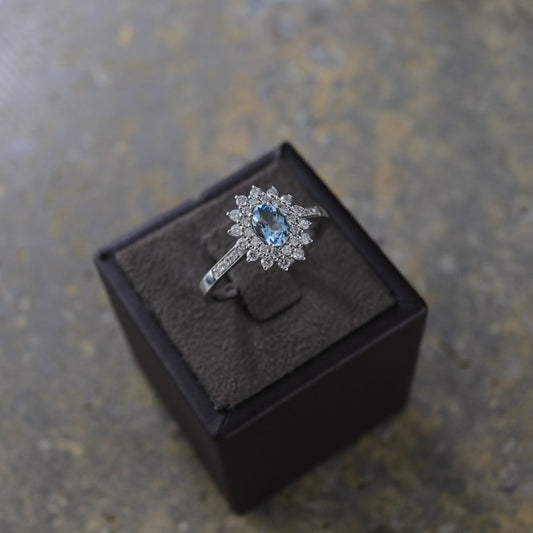 Aquamarin-Ring mit Brillanten