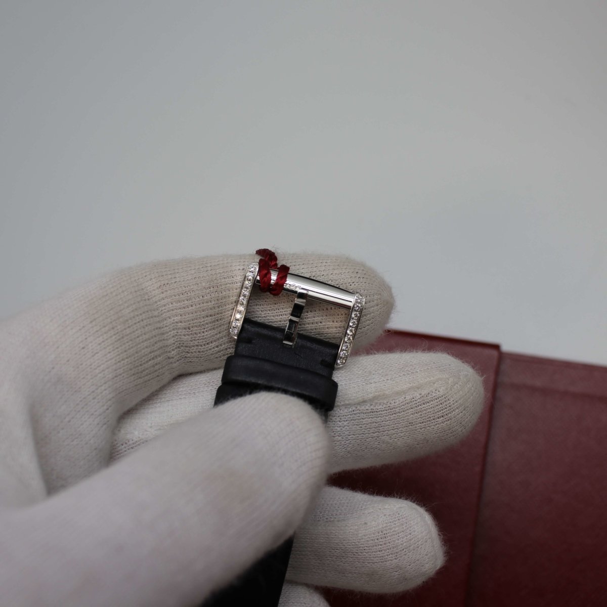 Cartier Tank Divan 18kt Weißgold Diamantenbesatz - V. Gasser 1873