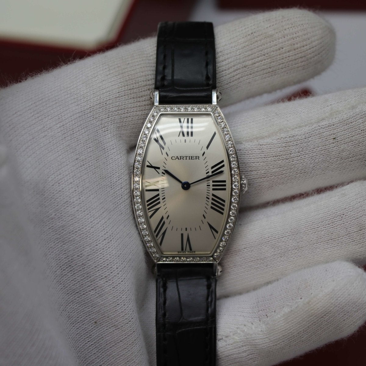 Cartier Tonneau 18kt Weißgold Diamantenbesatz - V. Gasser 1873