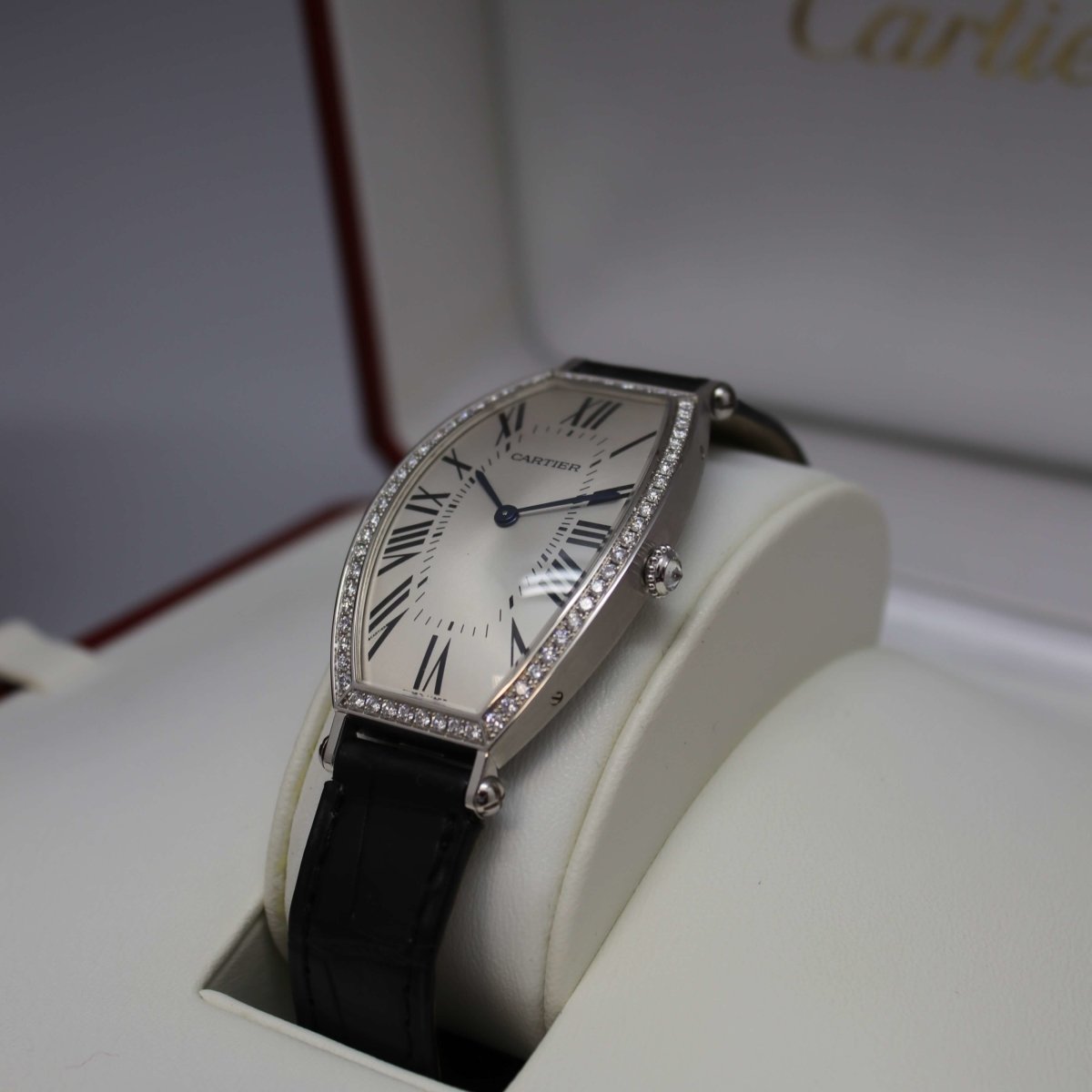 Cartier Tonneau 18kt Weißgold Diamantenbesatz - V. Gasser 1873