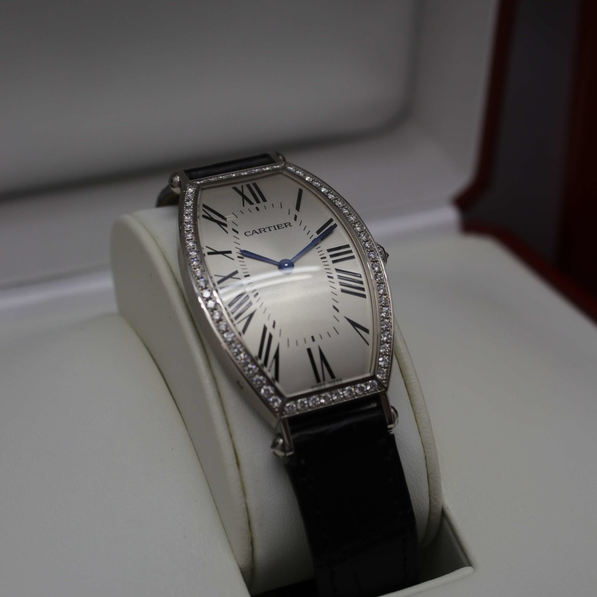 Cartier Tonneau 18kt Weißgold Diamantenbesatz - V. Gasser 1873