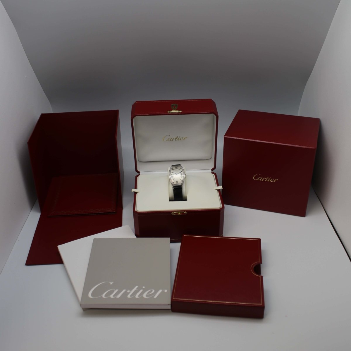 Cartier Tonneau 18kt Weißgold Diamantenbesatz - V. Gasser 1873