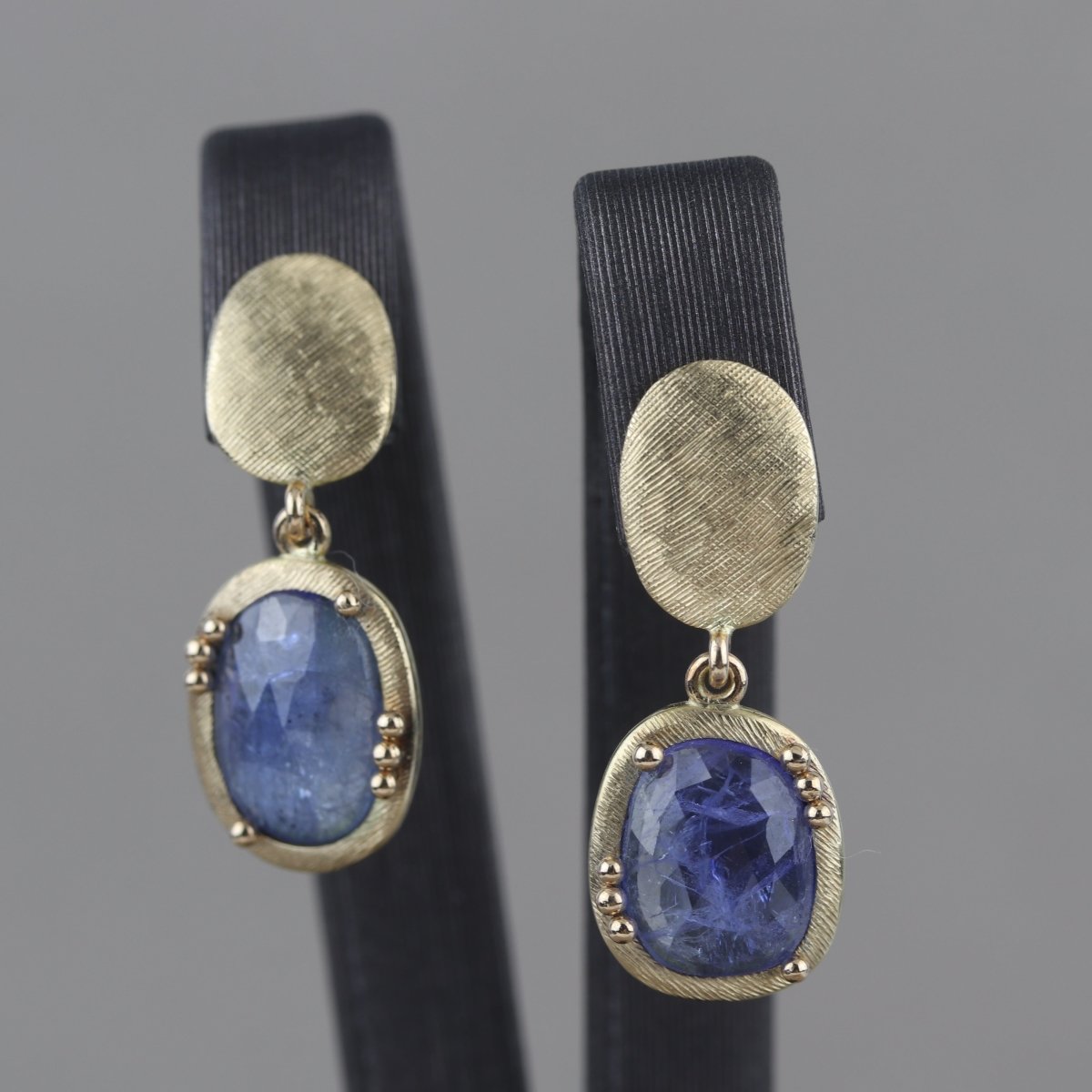 Gold earrings with tanzanite - V. Gasser 1873