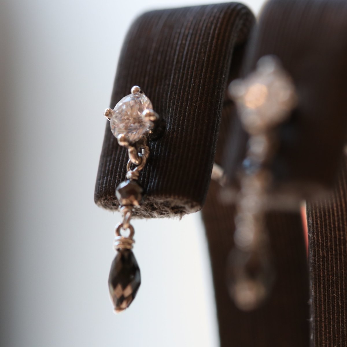 Stud earrings in white gold with diamonds - V. Gasser 1873