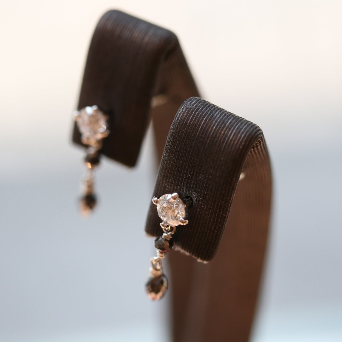 Stud earrings in white gold with diamonds - V. Gasser 1873