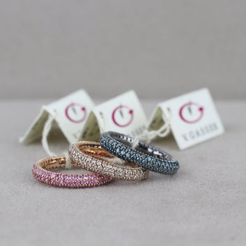 Ringe mit rundum Pavé Diamanten in verschiedenen Farben